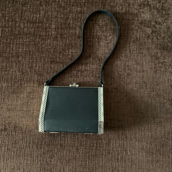 Black and silver purse - Picture 4 of 4